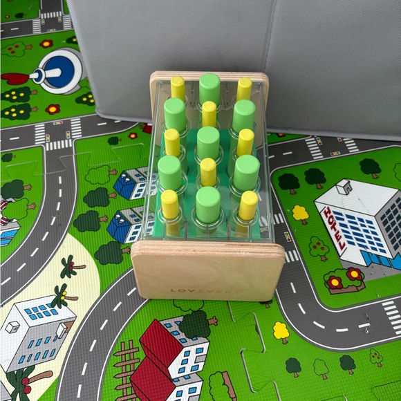 Lovevery Wooden Posting Stand - Picture 4 of 4